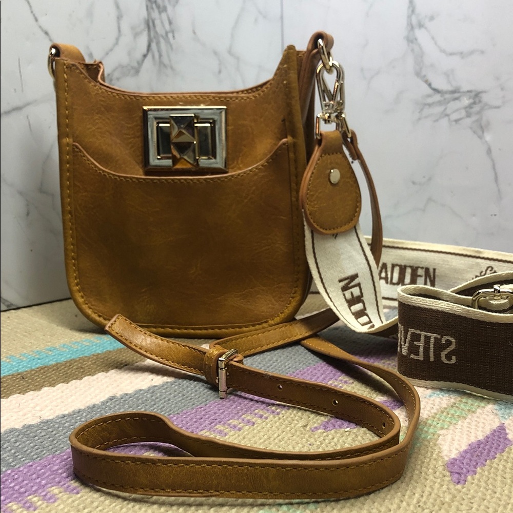 💛Steve Madden Tan Crossbody Bag with Silver Accents